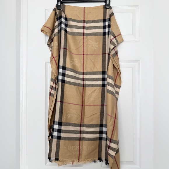 Burberry Lightweight Check Scarf Beige Red Black Logo. - Picture 4 of 5